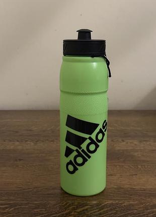 Зелена спортивна пляшка adidas