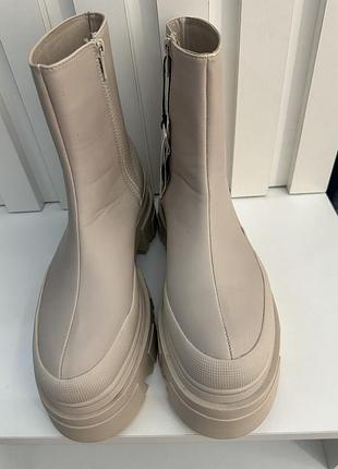 Чобітки bershka на масивній подошві