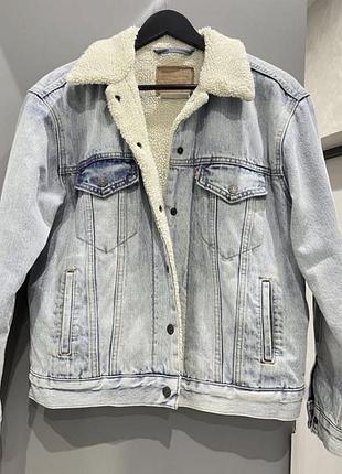 Джинсова куртка від levis