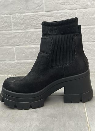 Оригінальні замшеві  ботильйони ugg на масивній платформі, р. 36
