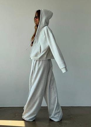 Женский спортивный костюм
