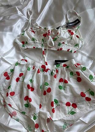 Новый костюм prettylittlething