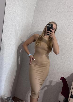 Нова приталена сукня prettylittlething