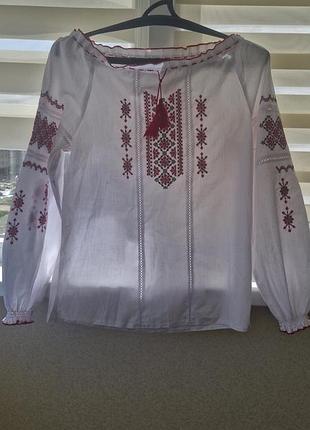 Жіноча вишиванка