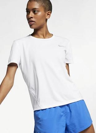Жіноча спортивна бігова футболка nike miler white (артикул aj8121-100, розмір s)