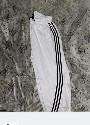 Продаю штаны за 1000 грн жіночі adidas