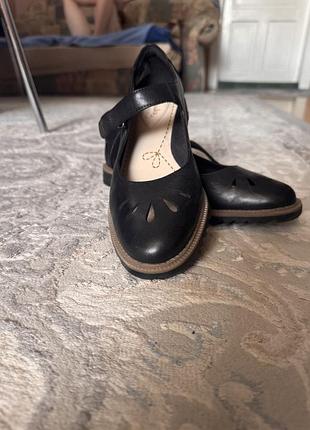 Модні шкіряні сандалі clarks 36 розмір,на вузьку ніжку