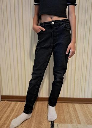 Черные джинсы для девочки от бренда shein. 10р.