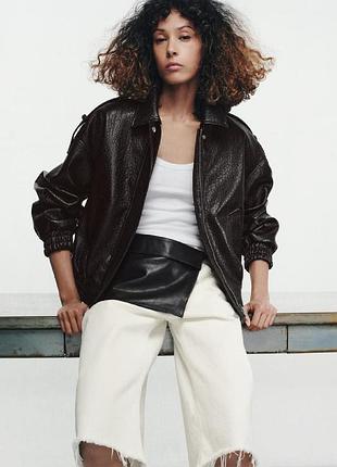 Бомбер из искусственной кожи в бордовом цвете zara