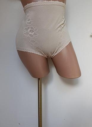 Бежеві коригуючі трусики marks & spencer.