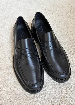 Чоловічі лофери zara