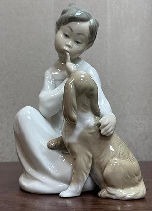 Фарфорова статуетка lladro «хлопчик із собакою».