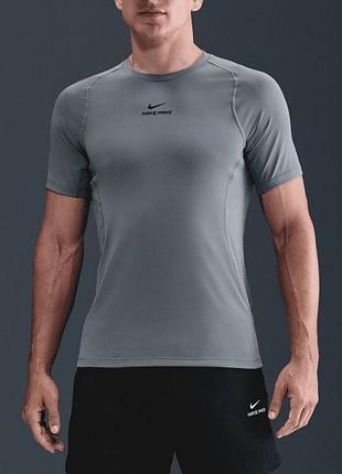 Чоловіча футболка з нових колекцій nike pro оригінал
