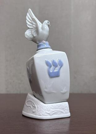 Фарфоровая статуэтка lladro «дрейдель с голубем».
