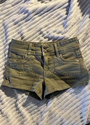 Шорти жіночі, bershka, колір хакі/темно зелений, 32 розмір (талія 60, стегна 86)