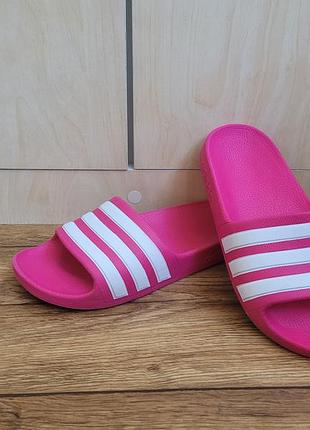 Шлепанцы adidas 32 размер 
оригинал. длину стельки смотрите на фото. состояние отлично