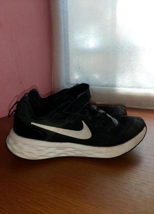 Кроссовки nike. размер 34