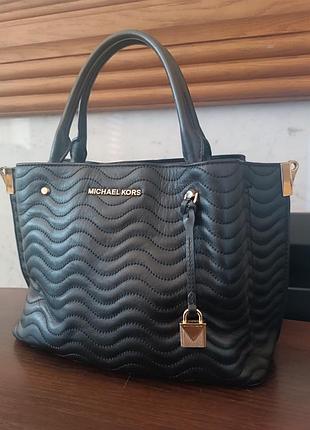 Michael kors arielle medium tote — чёрная сумка из натуральной кожи