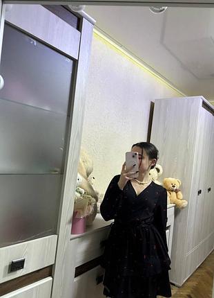Плаття ідеально підійде на розмір s, гарний принт вишні, з пояском ,який дозволяє яскраво виразити талію, пишна спідниця.