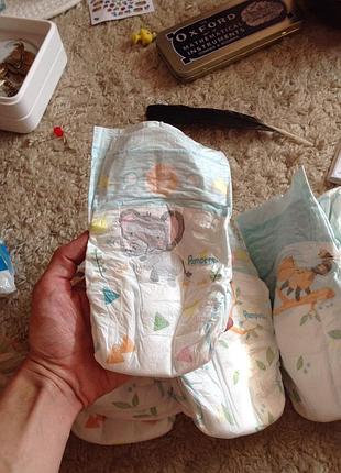 Подгузники для малыша pampers разноцветные 16 штук