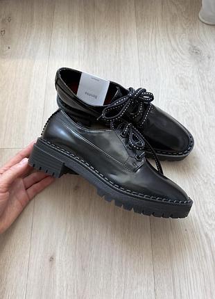 Туфлі дербі bershka 36