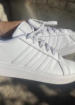 Кросівки білі adidas  колаборації star wars