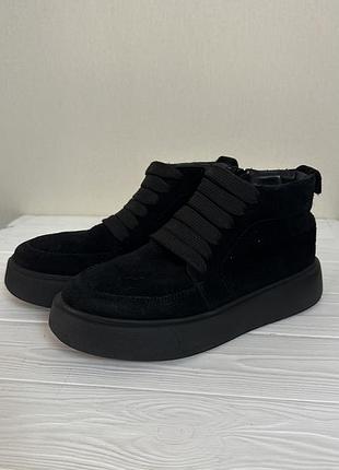 Замшевые ботинки