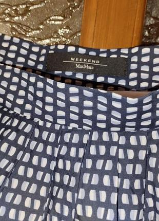 Міді спідниця жіноча weekend max mara з кишенями, синя з білим геометричним принтом
