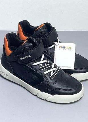 Новые детские ботинки geox 31,36,39
