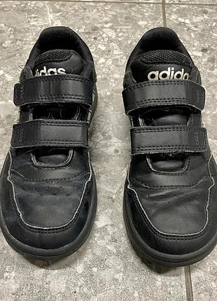 Adidas кросівки