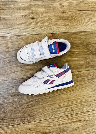 Дитячі шкіряні кросівки для дівчинки reebok classic leather, р.28, устілка 19см., на ніжку 17,5см., білі з синім та червоним