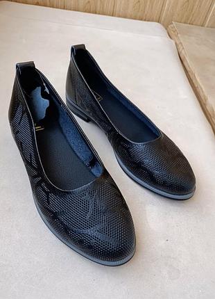 Продам нові шкіряні балетки, р. 41, устілка 26 см. уцінка