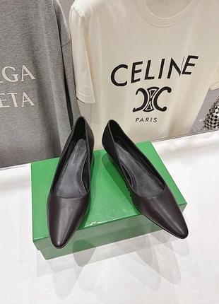 Жіночі туфлі з натуральної шкіри bottega veneta