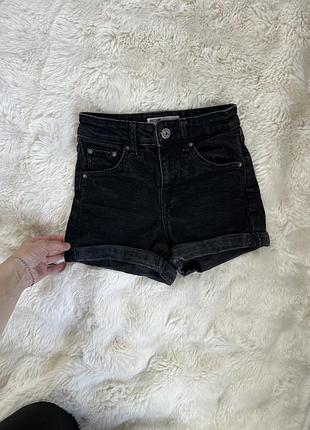 Чорні джинсові шорти bershka з відворотами, жіночі