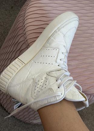 Білі кросівки adidas tubular invader оригінал
