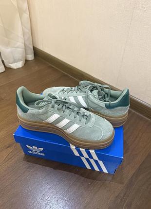 Мʼятні кросівки adidas gazelle bold w. орігінал,купувались на prm розмір 38,5 нові,на вулицю не вдягала ні разу