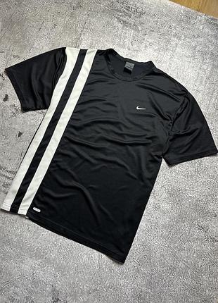 Вінтажна спортивна футболка nike dri-fit