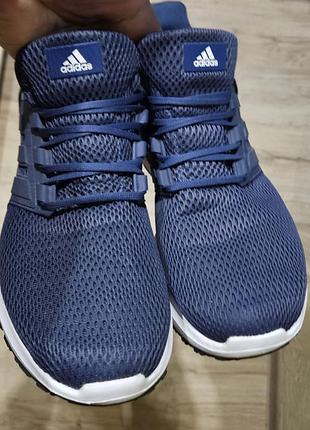 Продам мужские кроссовки adidas