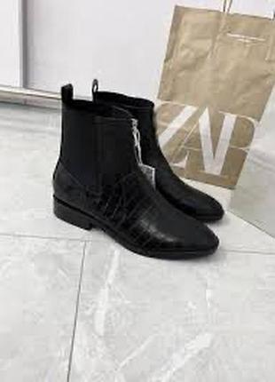 Черные ботинки челси с тиснением под крокодил от бренда stradivarius демисезон