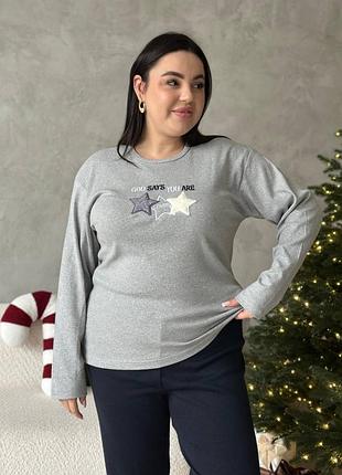 Зручна сіра піжамка plus size із зірочками та чорними штанами з мікрофлісу
