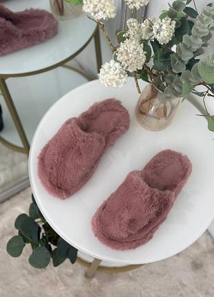 Закриті теплі рожеві домашні тапочки