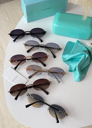 Tiffany &amp; co. polarized

💁‍♀️подойдет на маленькое лицо 
➖оправа: пластик 
🦋лінзи: polarized 🌈 
➖защита: uv400