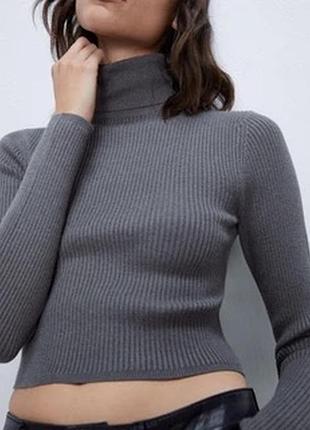 Укорочений сірий гольф в рубчик zara