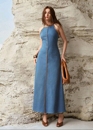 Нарядное джинсовое платье голубого цвета