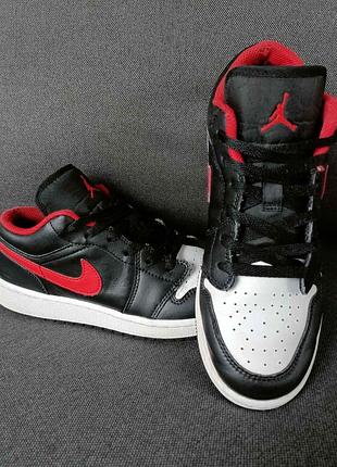 Баскетбольні чорні червоні кросівки найк аір джордан nike air jordan розмір 38,5