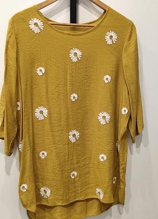 Гірчична блуза з вишитими ромашками та рукавом 3/4, розмір 50-52 (l/xl)