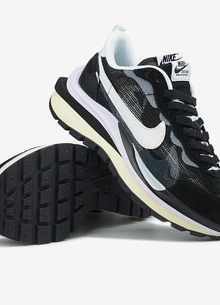 Nike x sacai vaporwaffle black white