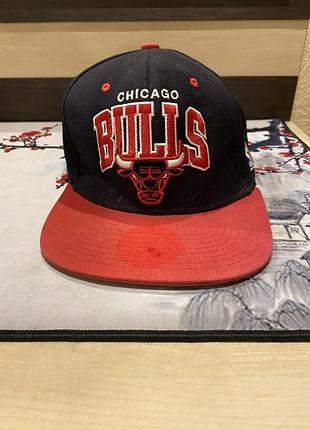 Оригінальна кепка chicago bulls в червоно чорному кольору