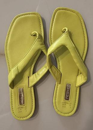 Шльопанці primark