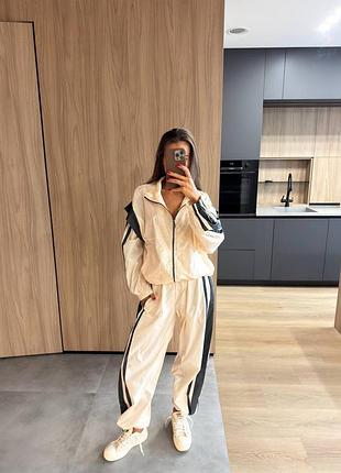 Костюм з плащівки
